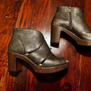 Scandi-chic, Peep-toe Booties, Dansko Pewter 🩶 Delphine, size 39EU